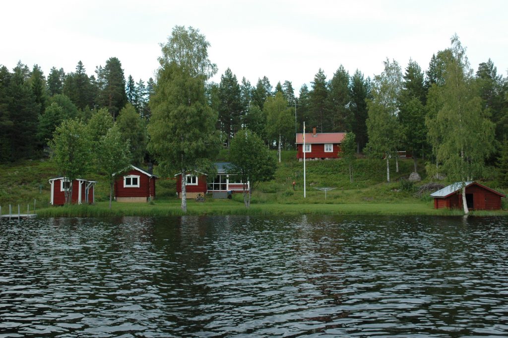 Mieten dieses Ferienhaus am See mit Motor Boot, eigenem Privatstrand, Sauna mit Holzofen, abgeschiedene Lage in schöner Umgebung, großartiges Panorama.