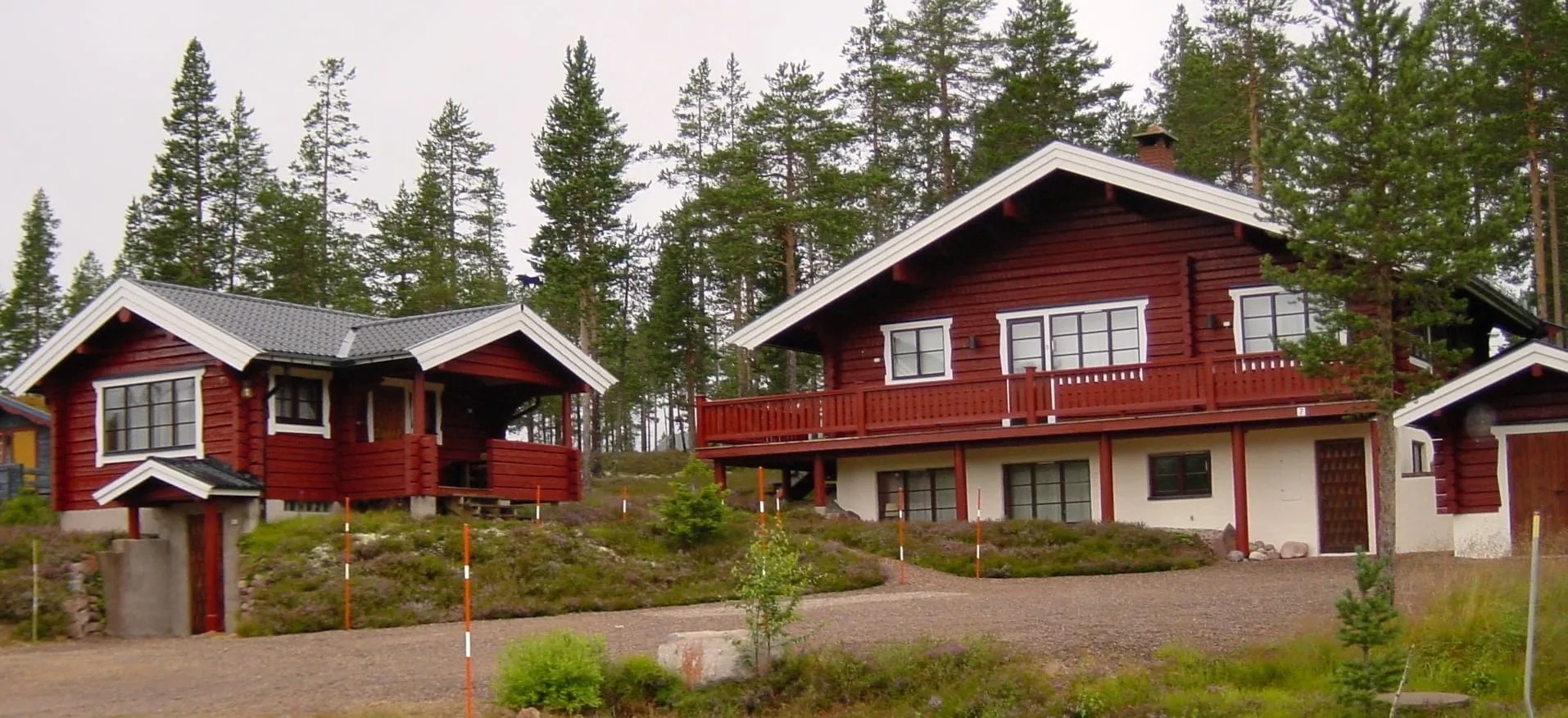 Lower split level of the main building - a handmade genuine log house on its own lot. The property is located in a small exclusive area in the centre of Tandådalen.