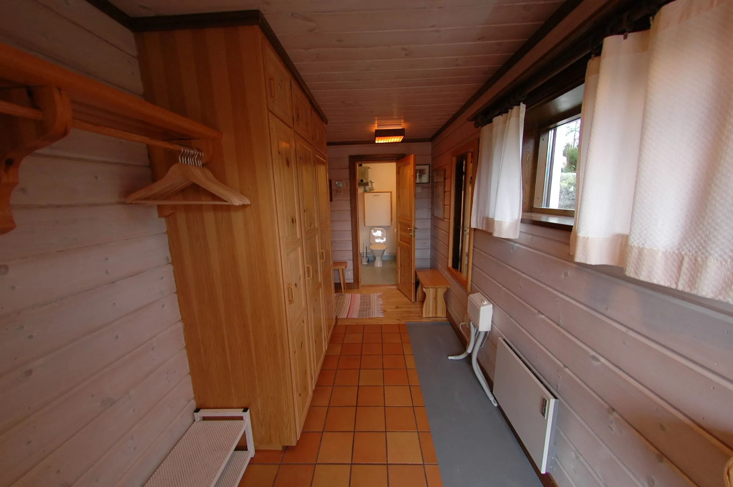 … along with shoe rack and boot heaters. The clinker floor is heated.
